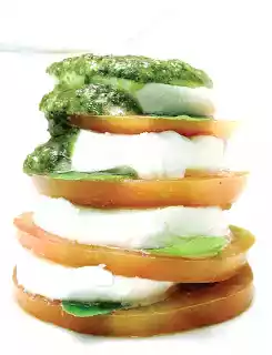 Entradas - salada caprese ao pesto