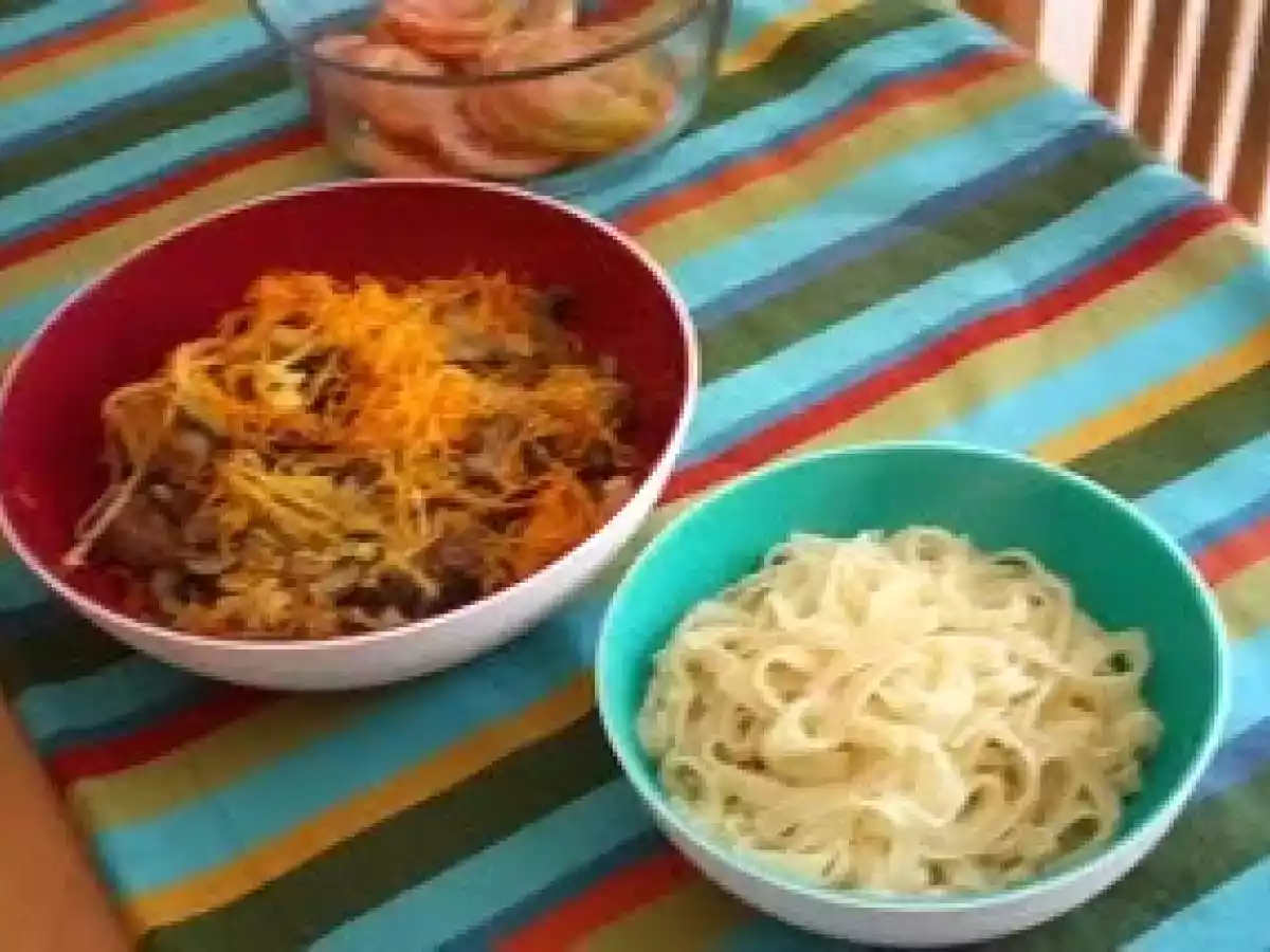 Entrecosto frito com cogumelos, cenoura e cebola
