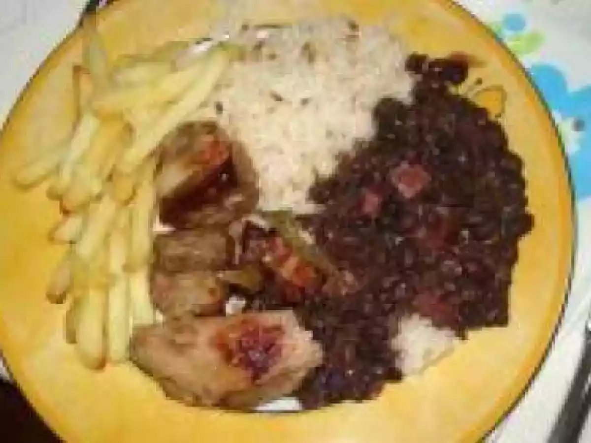 ENTRECOSTO NO FORNO COM ARROZ BRANCO, FEIJÃO PRETO E BATATA FRI