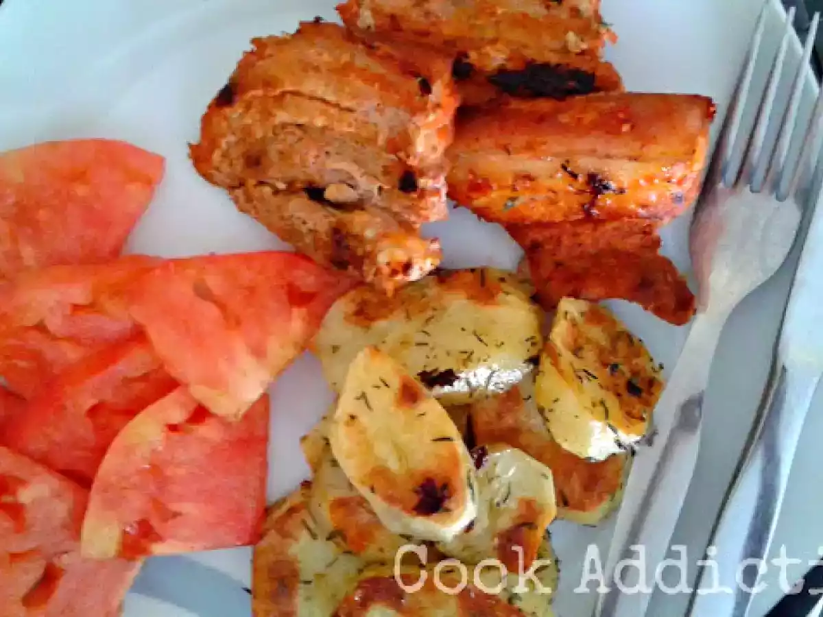 Entremeada grelhada & batatas douradas com tomilho