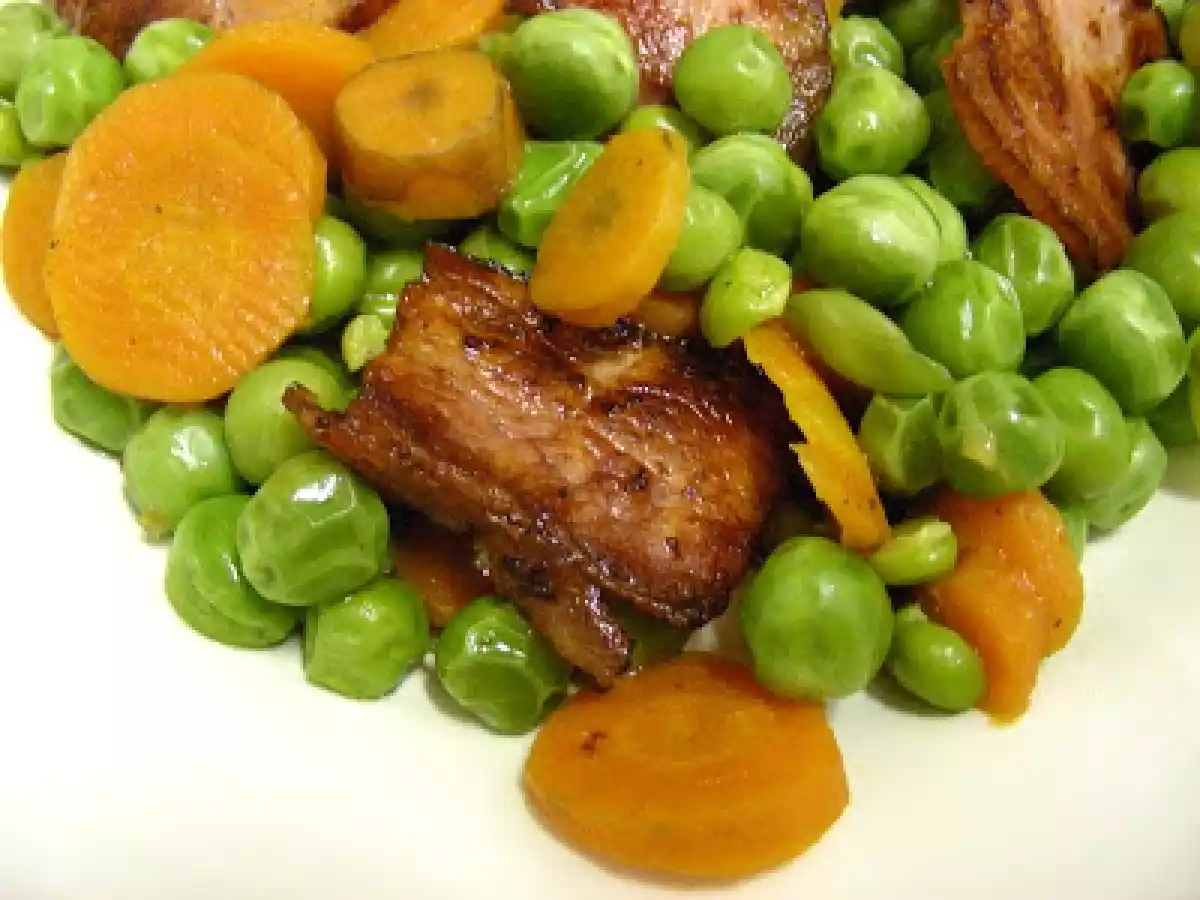 Ervilhas e cenouras com bacon