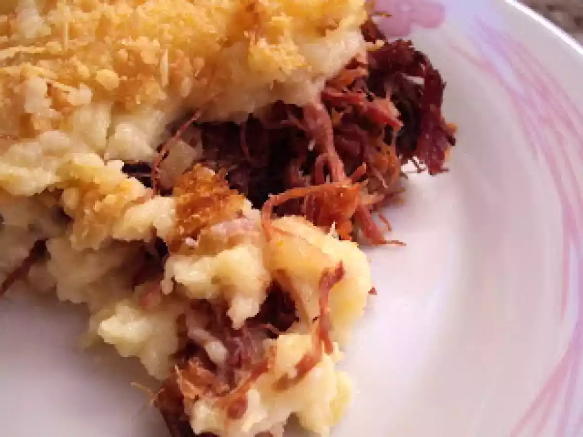 Escondidinho de carne seca com purê especial de batatas