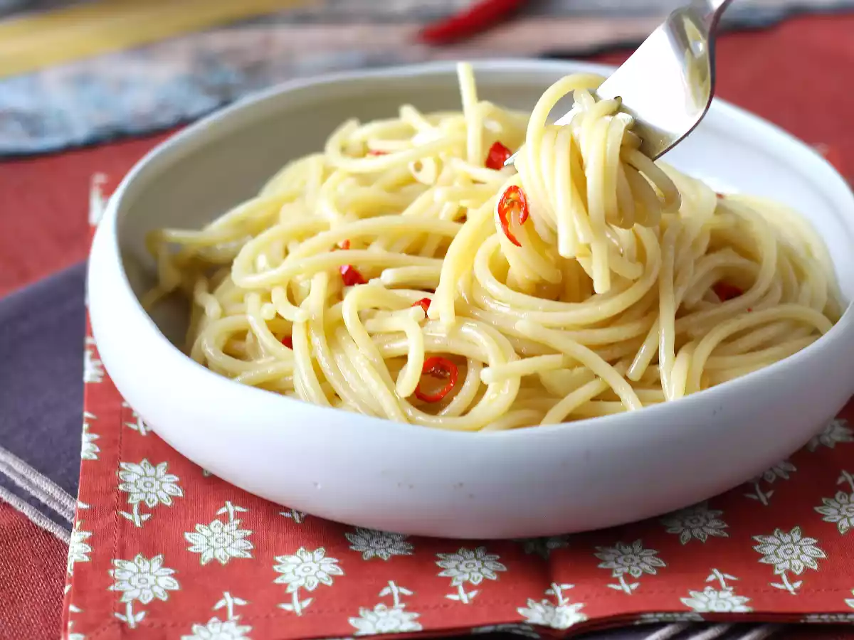 Espaguete alho e óleo (Spaghetti aglio e olio): o clássico italiano pronto em minutos - foto 4