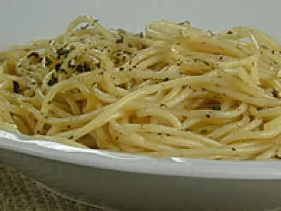 Espaguete ao Alho com Azeite de Oliva e Ervas (vegana)