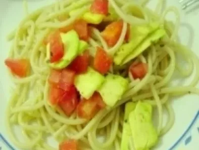 Espaguete com abacate