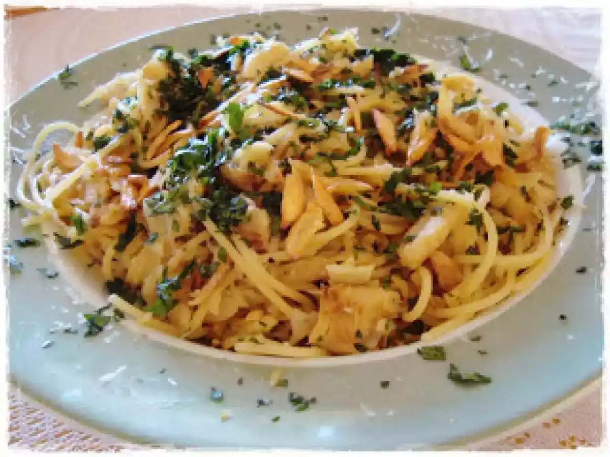 Espaguete com Lascas de Bacalhau