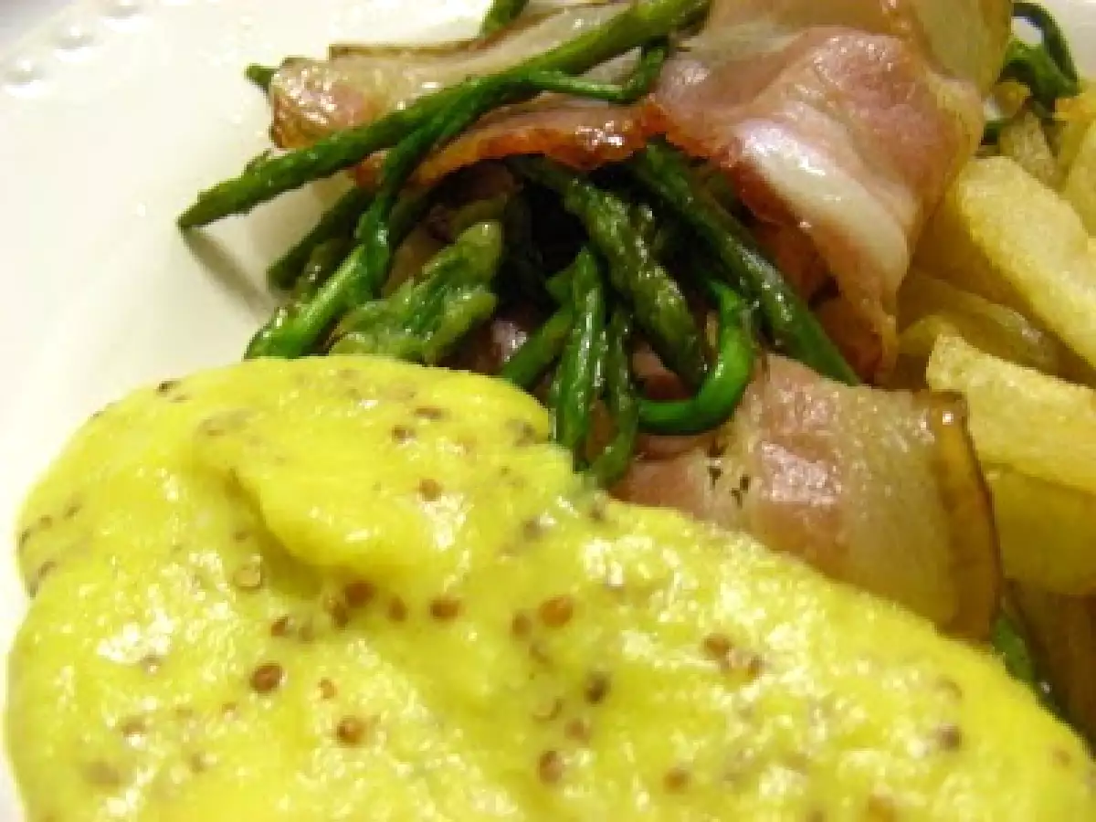 Espargos com molho de ovos, toucinho fumado e batata frita - foto 3