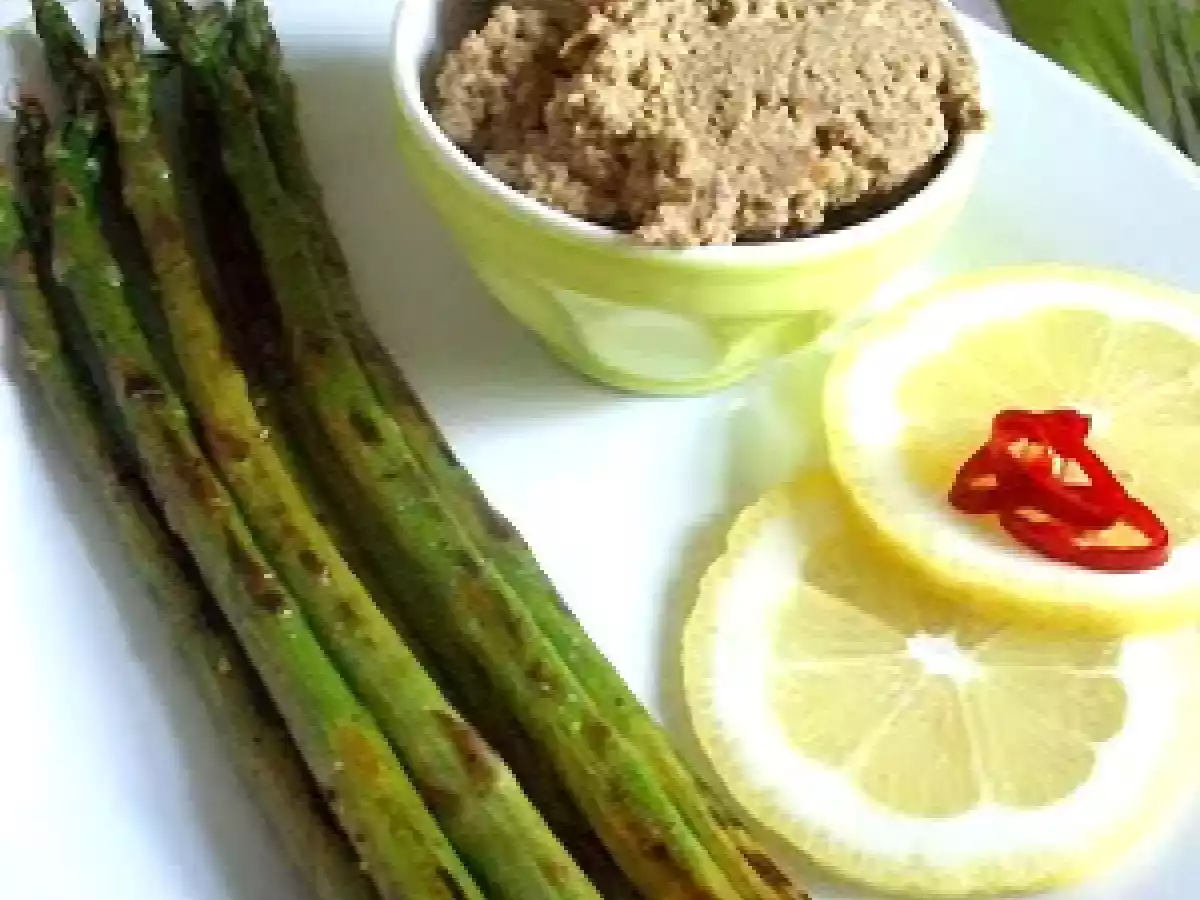 Espargos grelhados com creme tofu