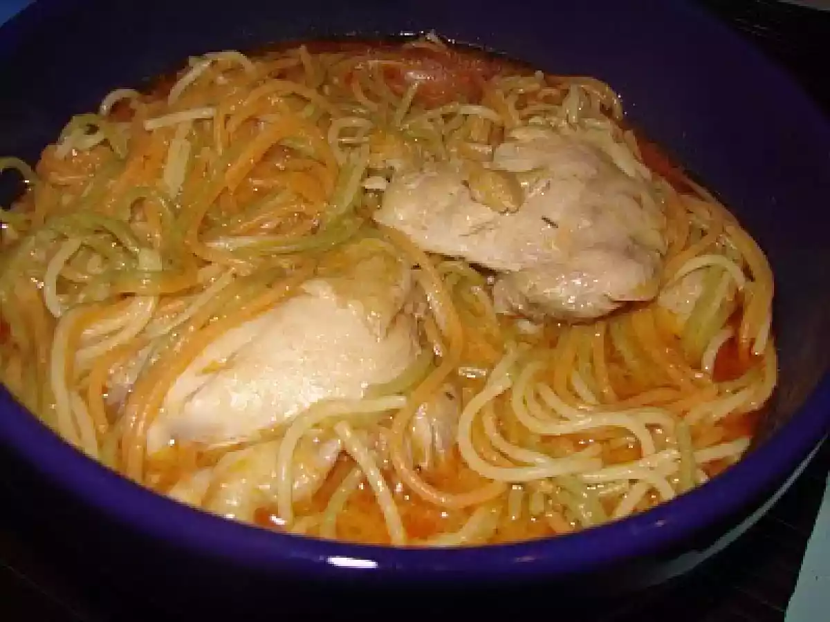 Esparguete colorido com frango