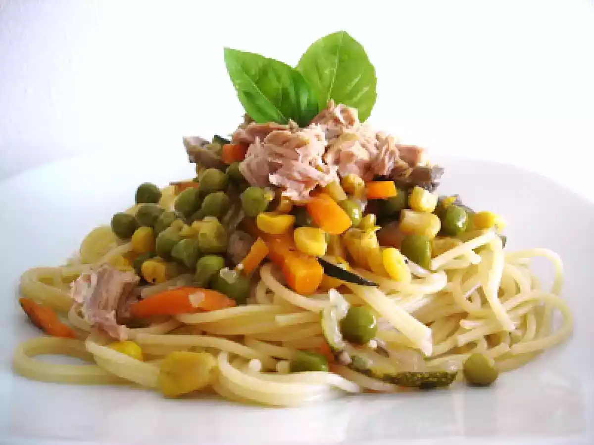 Esparguete com Atum e Legumes