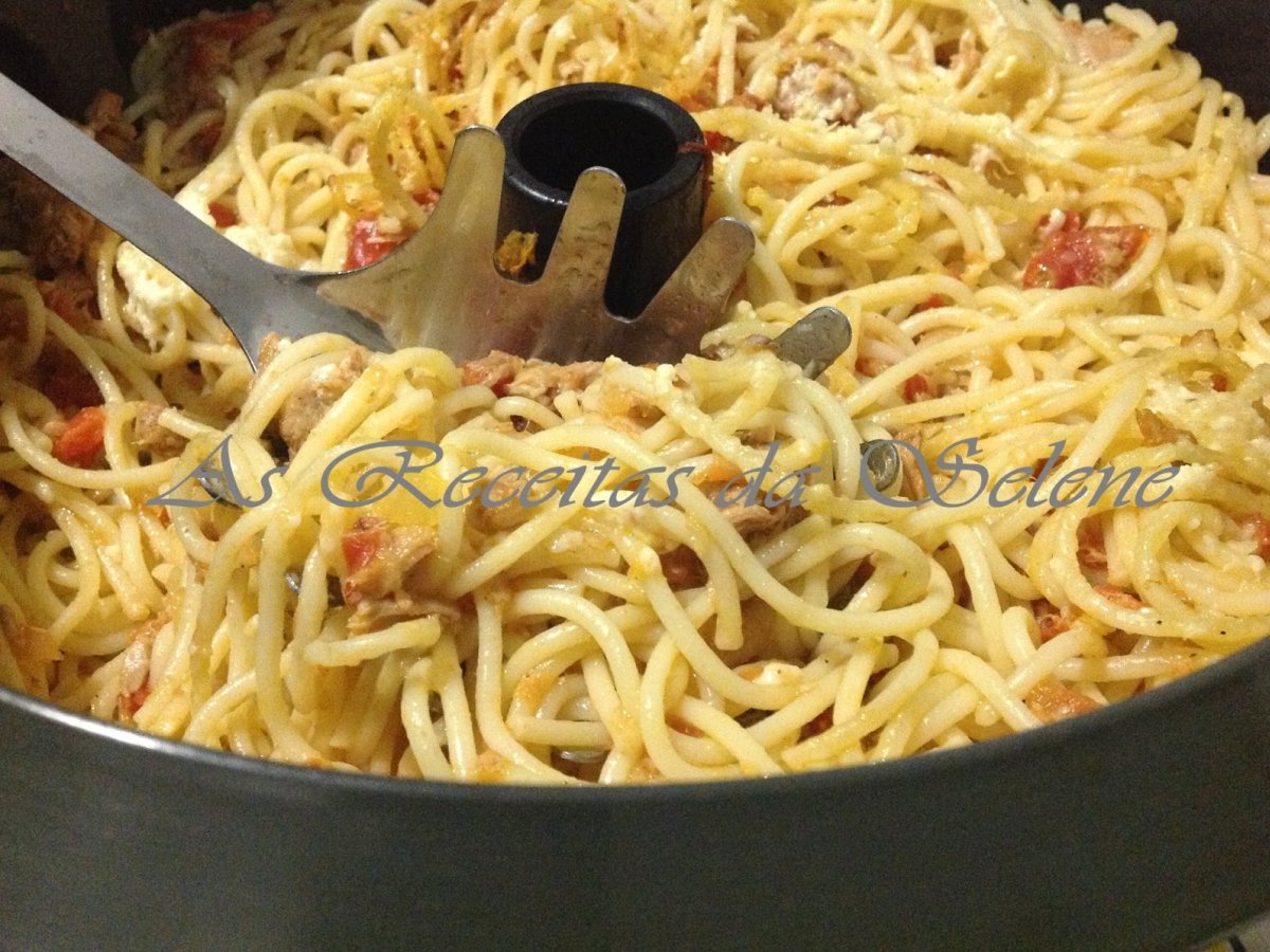 Esparguete com Atum e Queijo