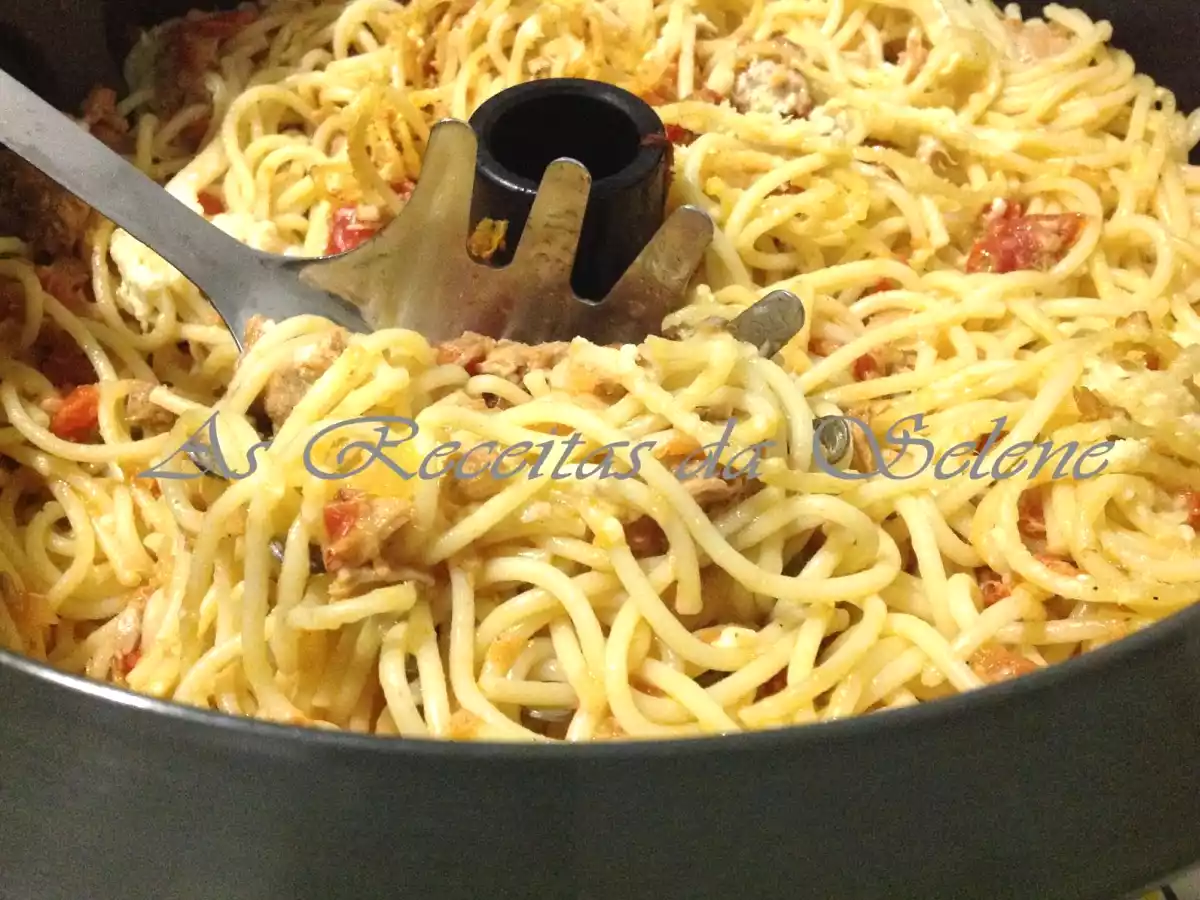Esparguete com Atum e Queijo