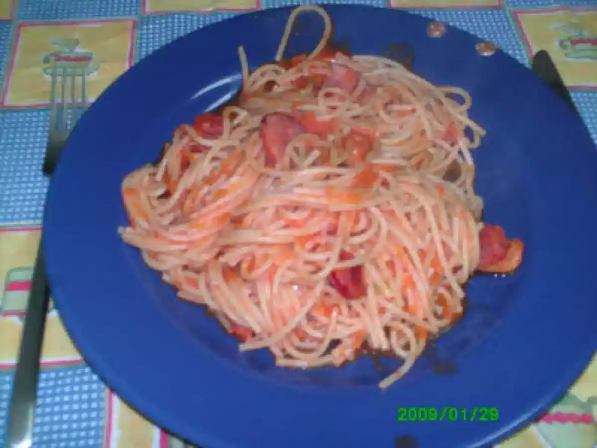 ESPARGUETE COM CHOURIÇO, LINGUIÇA, FIAMBRE E COGUMELOS EM MOLHO DE TOMATE NA BIMBY