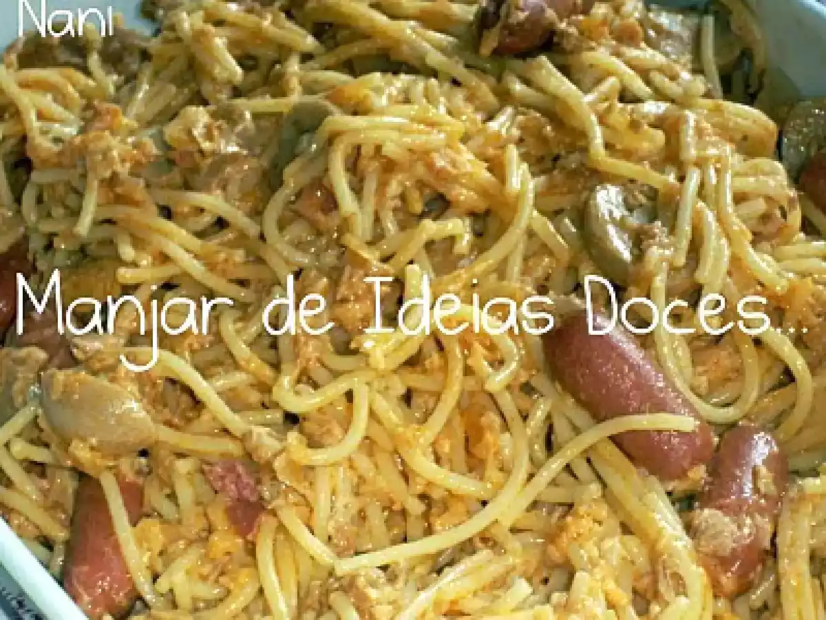 Esparguete com Cogumelos, Atum e Salsichas