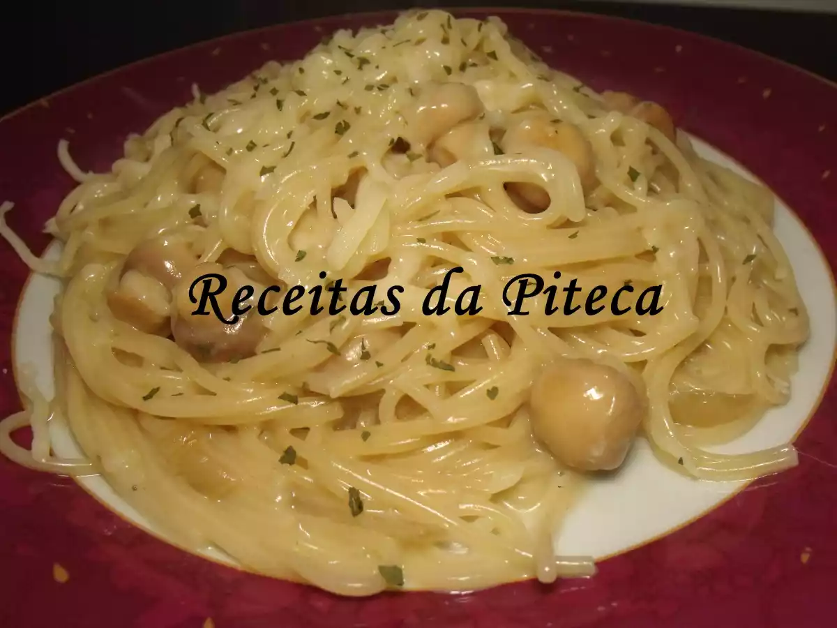 Esparguete com molho de cogumelos e anchovas - foto 2