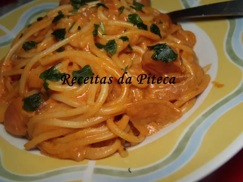 Esparguete com molho de tomate e salsichas - foto 2