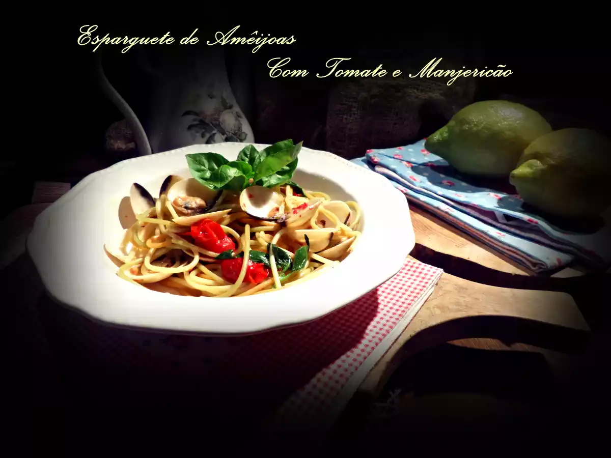 Esparguete de Amêijoas Com Tomate e Manjericão