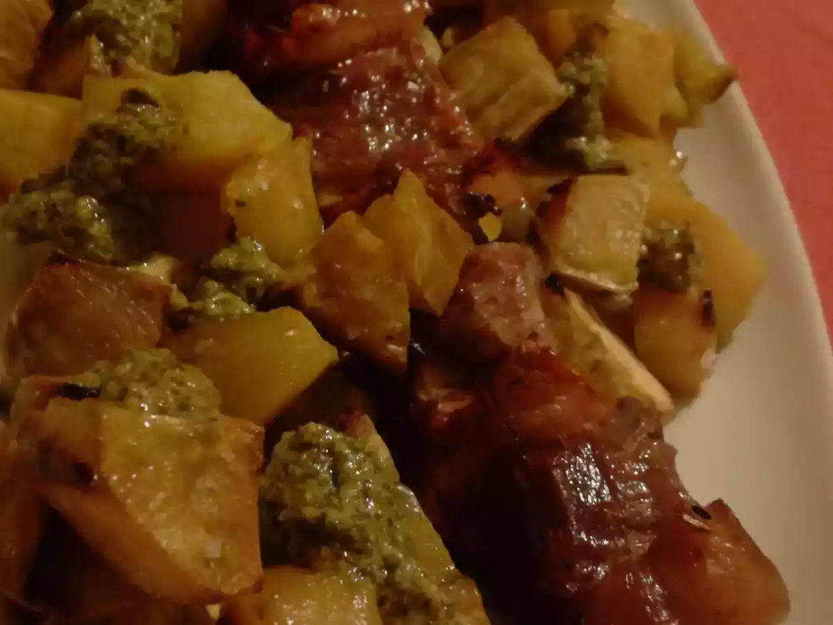 Espetada de javali com batata doce e pesto