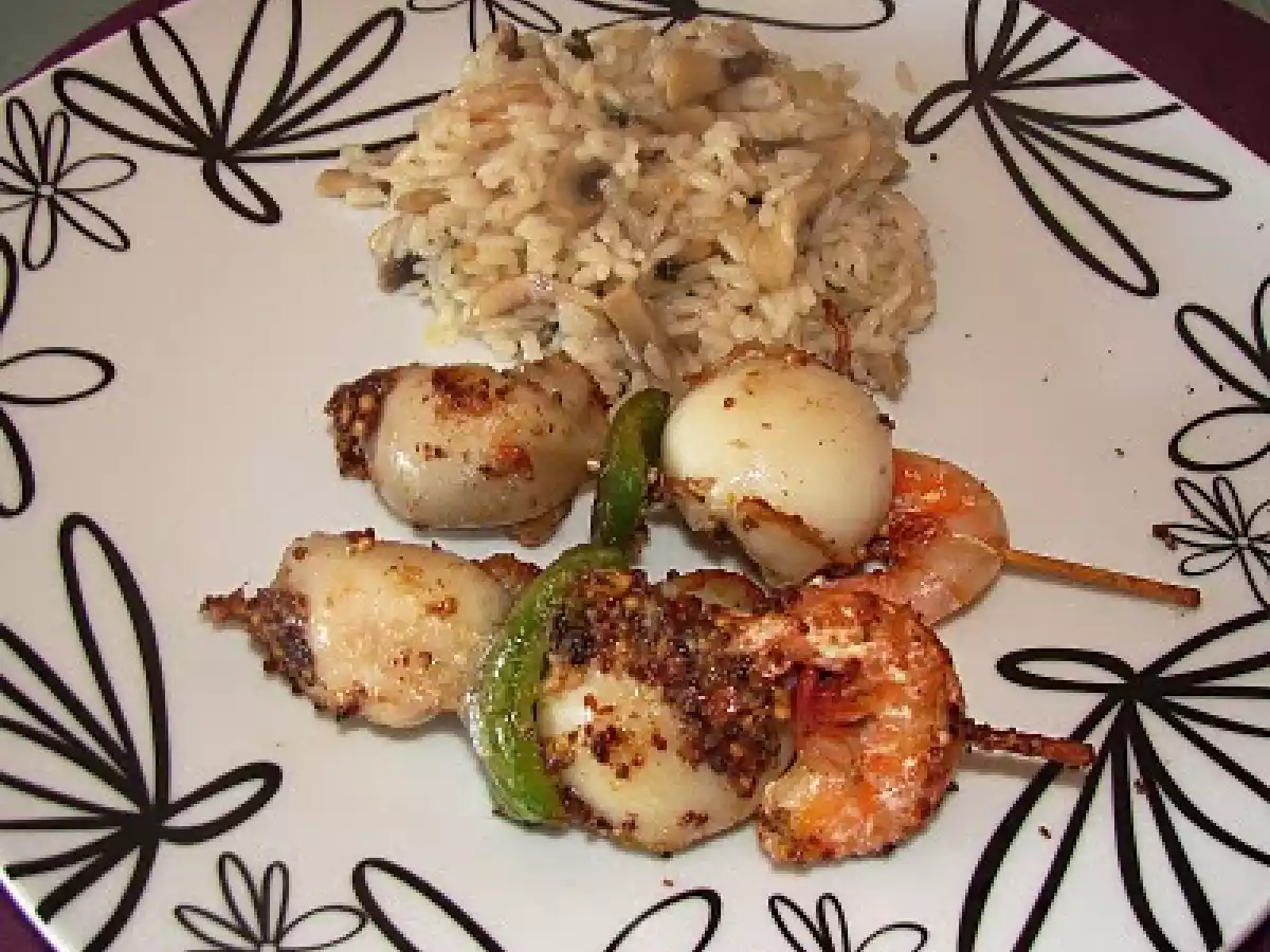 Espetadas de chocos c/ arroz de cogumelos