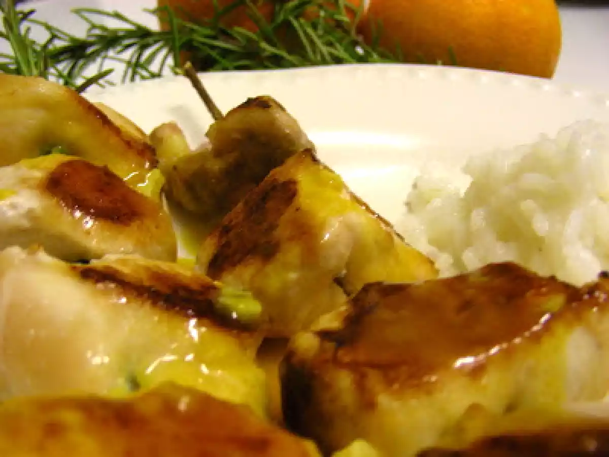 Espetadas de frango com molho de laranja e gengibre