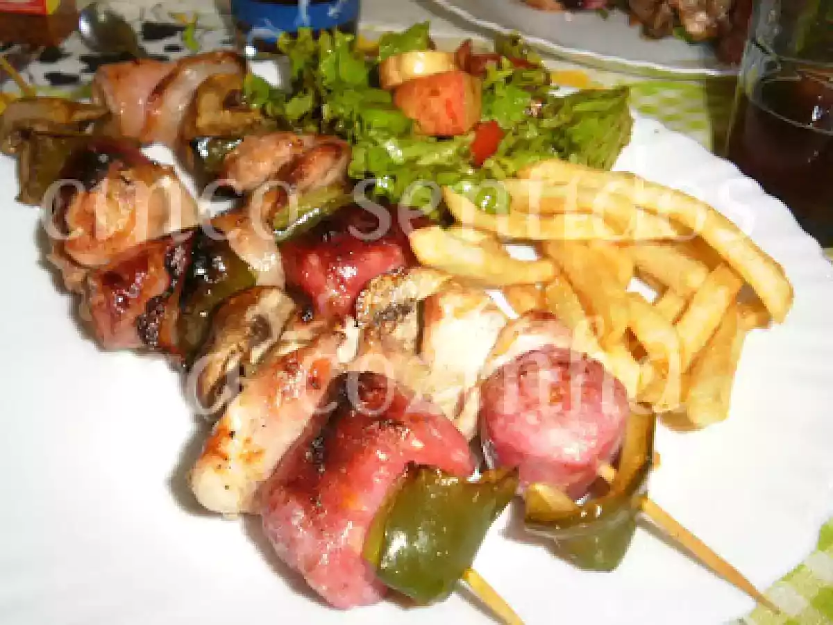Espetadas de frango, salsicha e bacon - foto 2