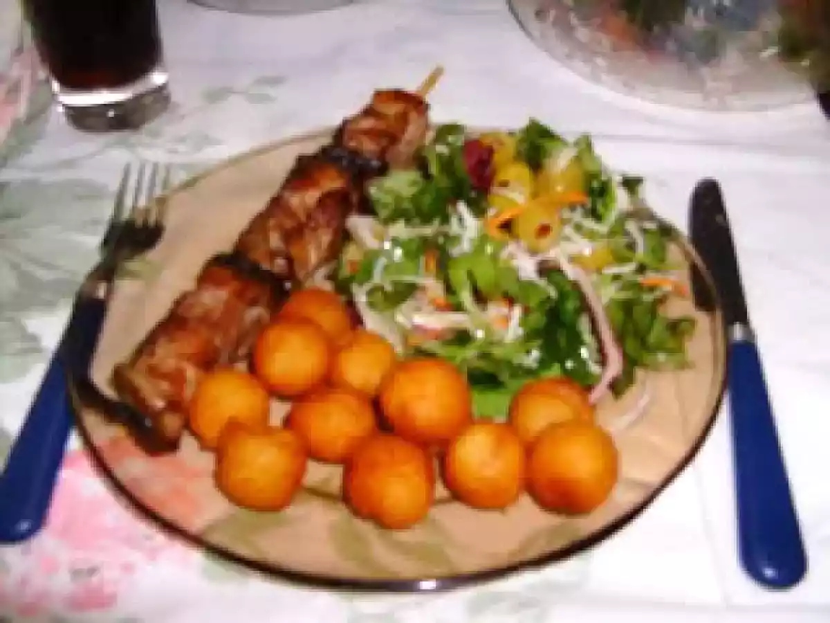 Espetadas de Perú com Salada Gourmet e Batatas Noisettes