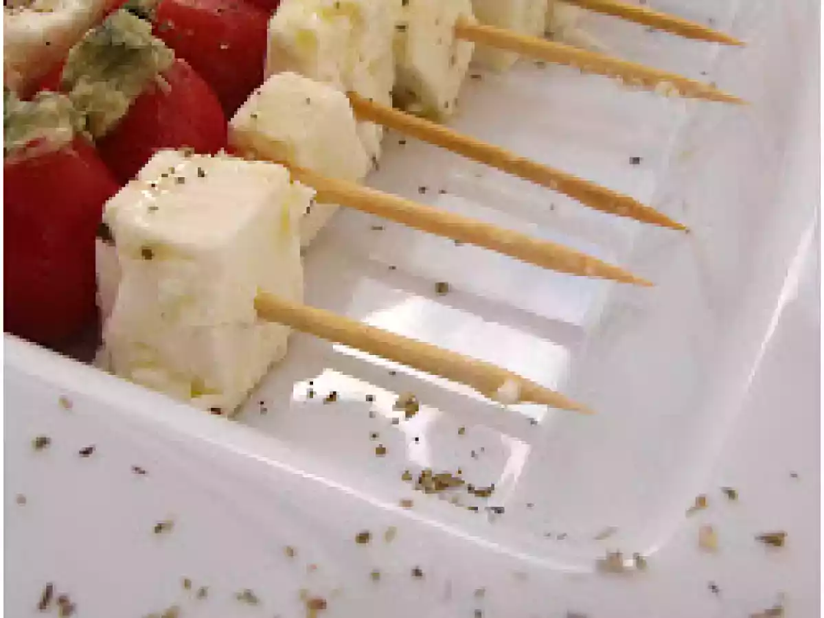 Espetadas de tomate cherry e feta