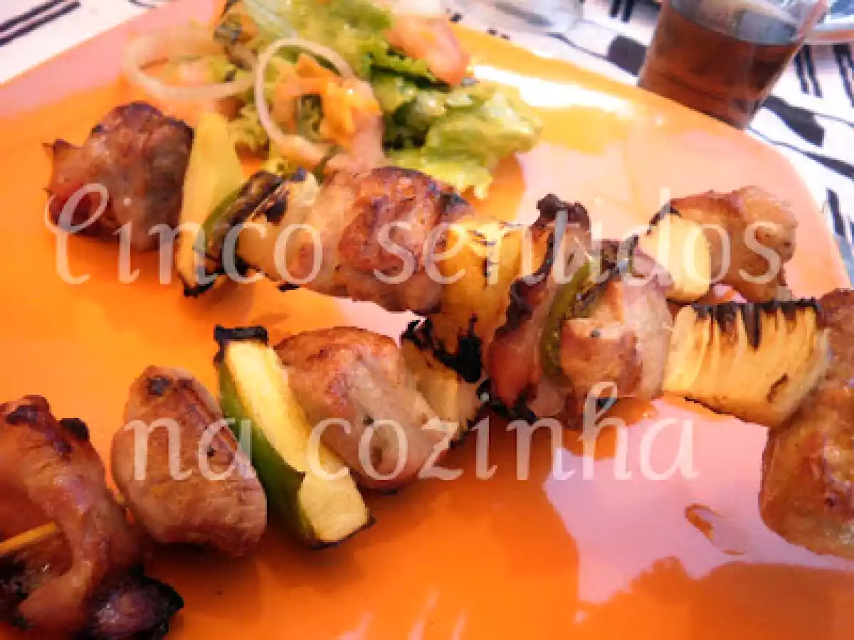 Espetadas de vaca com bacon e ananás - foto 3