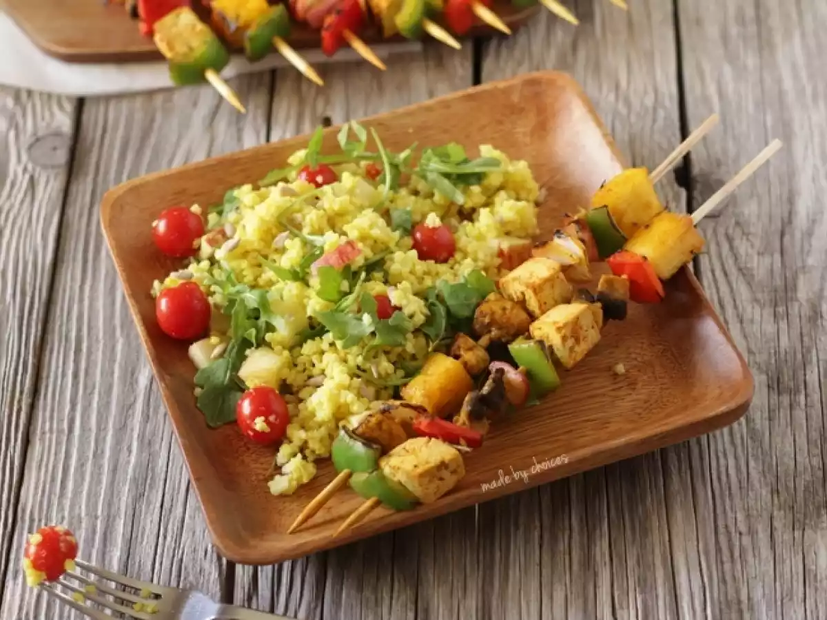 Espetadas vegetarianas com salada de millet