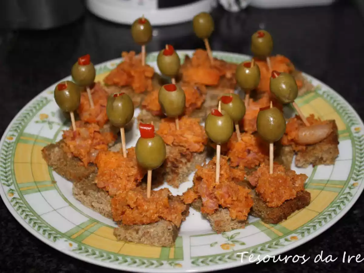 Espetadinhas de broa com alheira