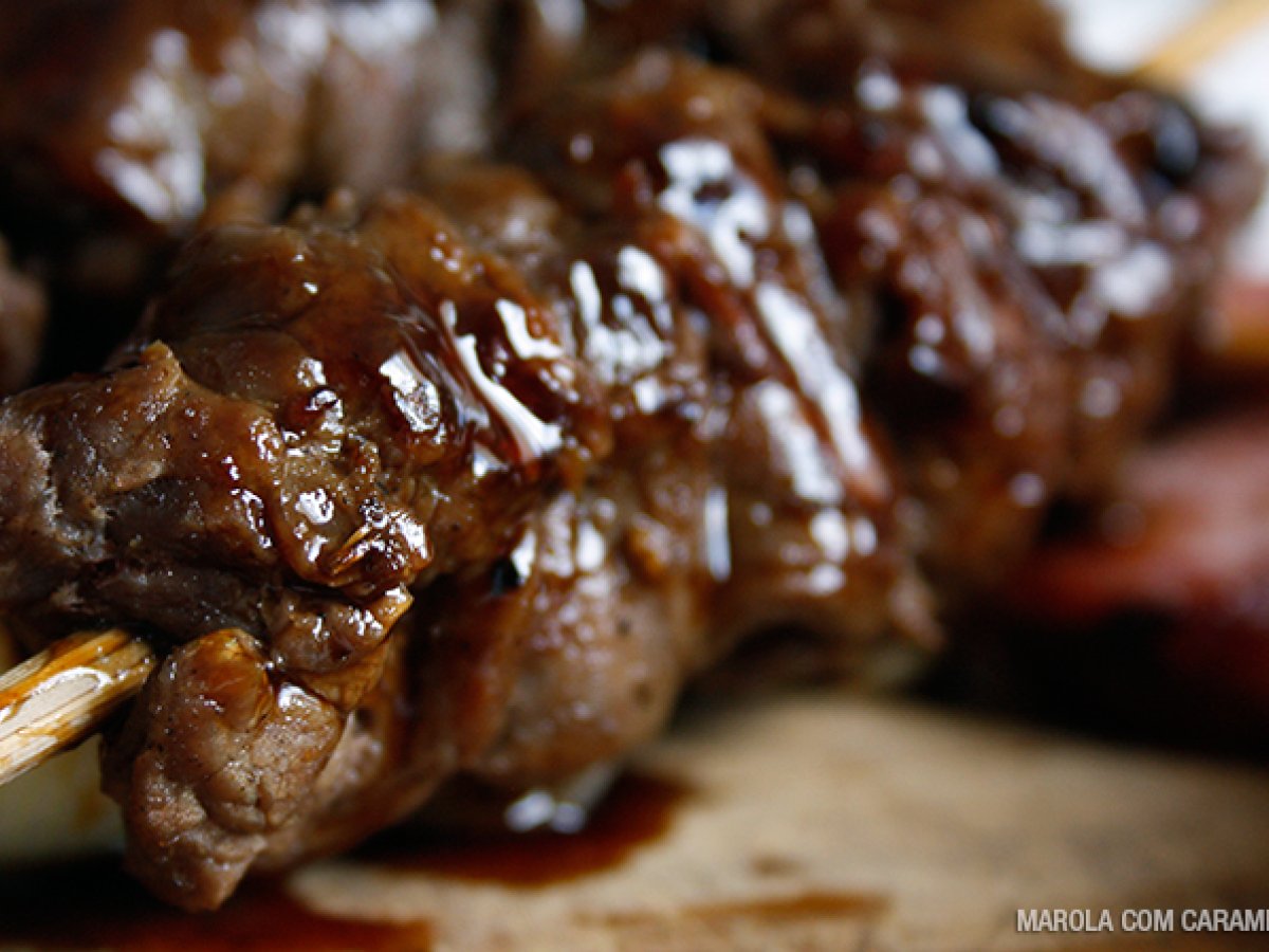 Espetinho bovino com molho pronto teriyaki