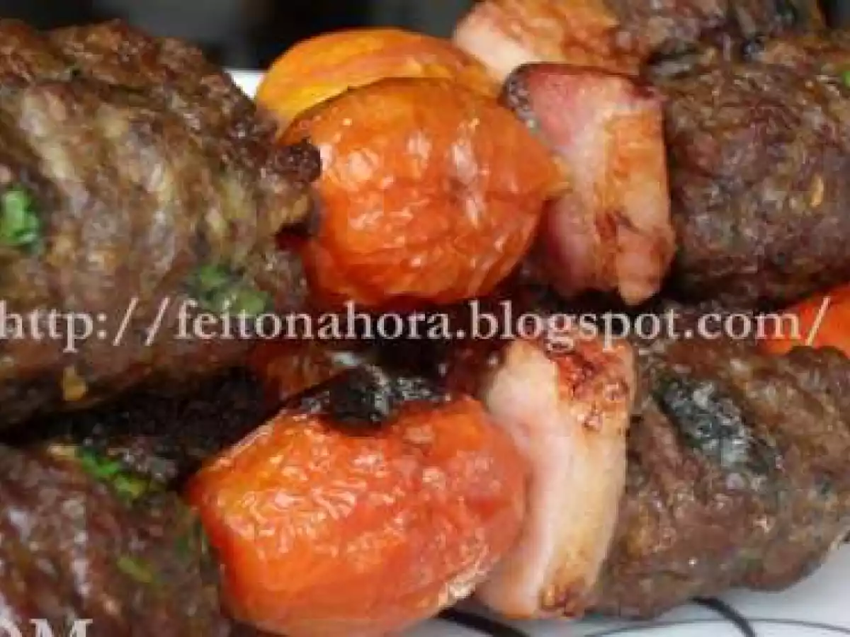 Espetinho de carne moida