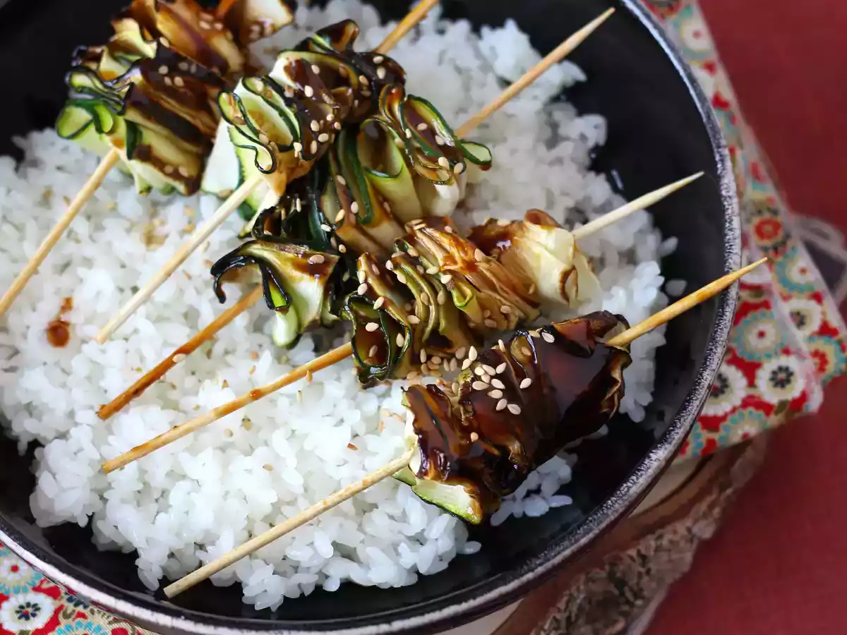 Espetinho de curgete (abobrinha) com um delicioso molho asiático picante - foto 5
