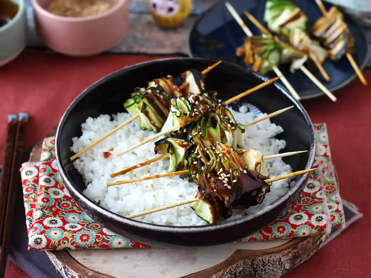 Espetinho de curgete (abobrinha) com um delicioso molho asiático picante - foto 8