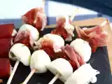 Espetinhos de mussarela, presunto cru e tomate seco, foto 1