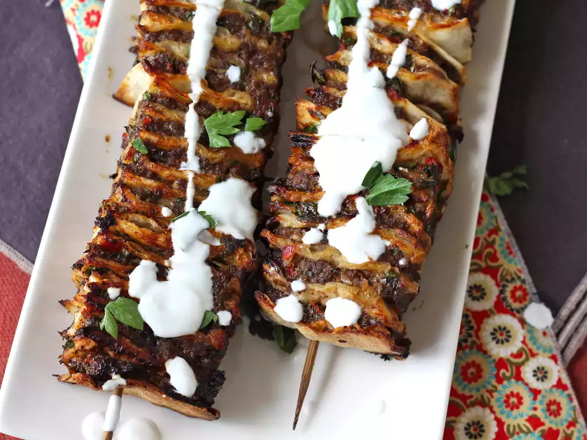 Espetinhos kebab de tortilha com carne moída: um mil-folhas salgado e cheio de sabor - foto 2