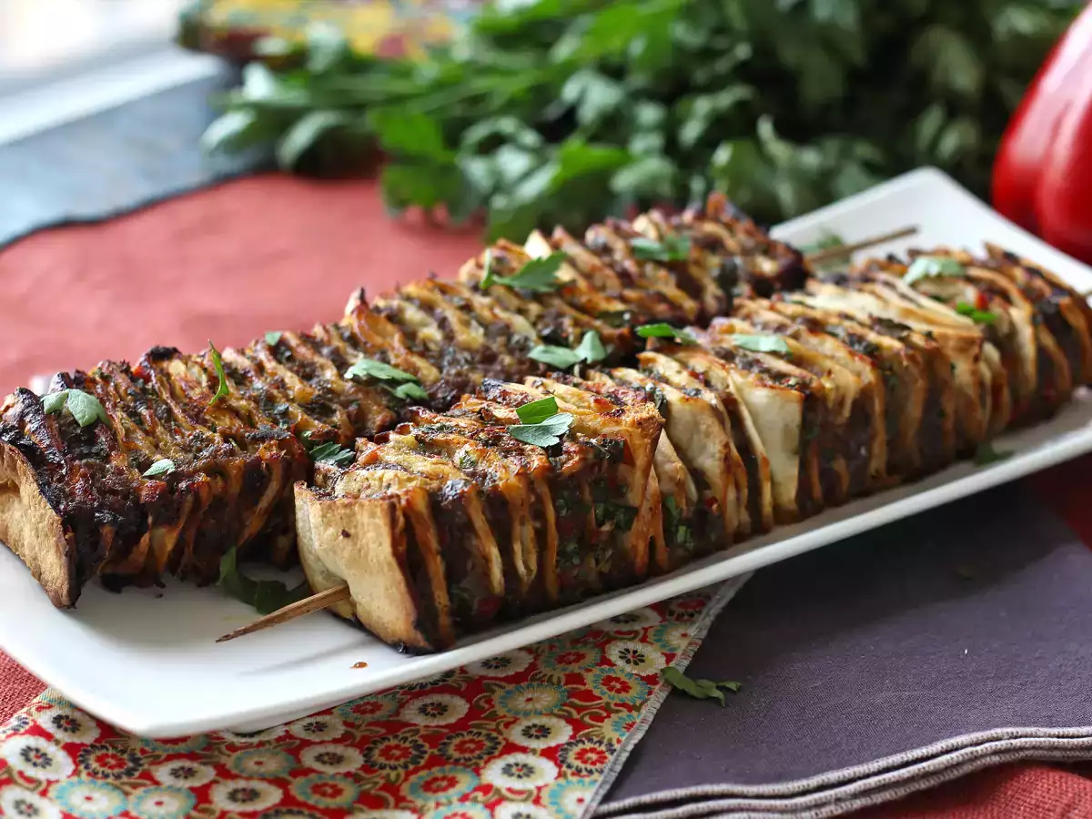 Espetinhos kebab de tortilha com carne moída: um mil-folhas salgado e cheio de sabor - foto 3