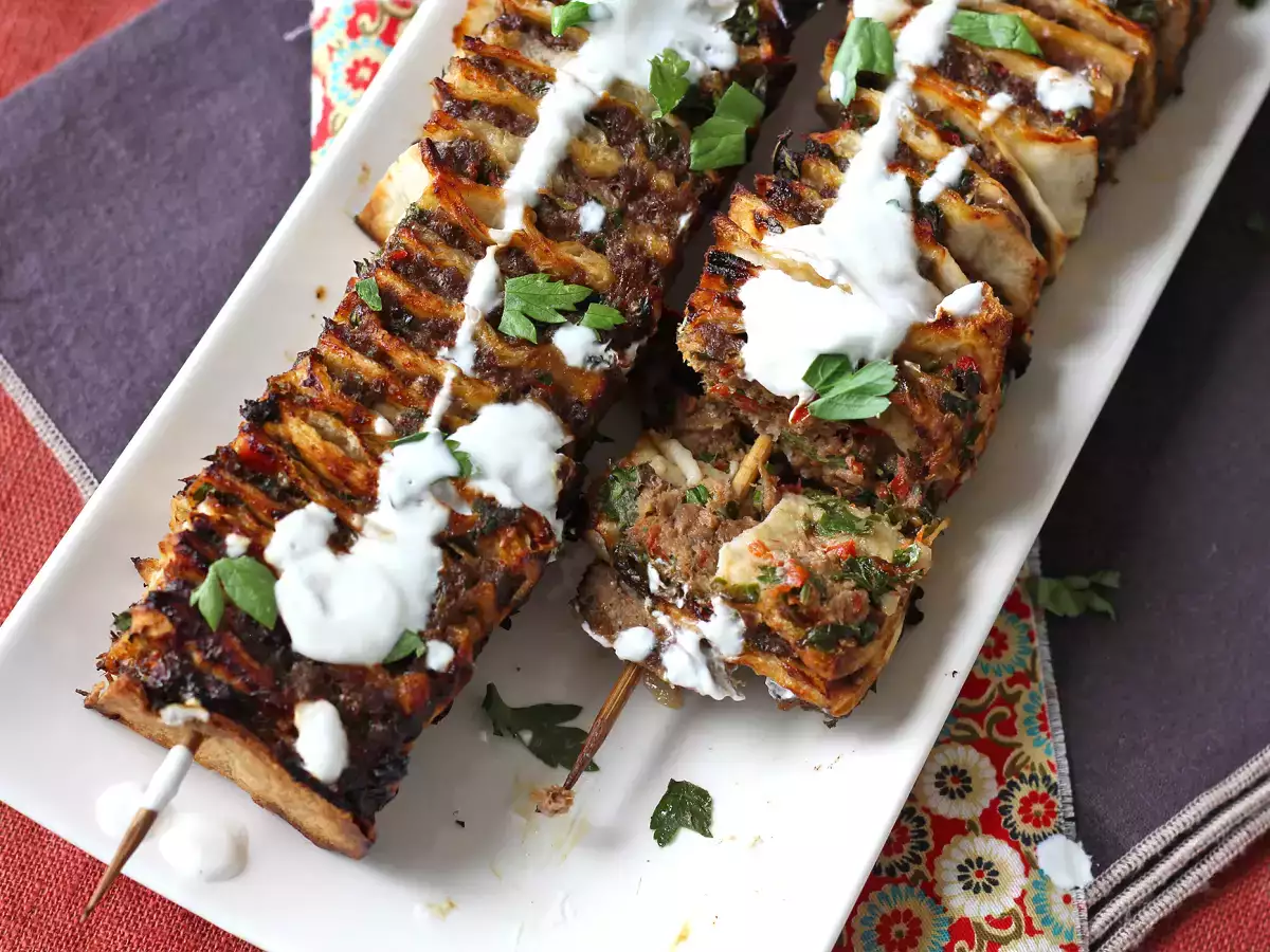 Espetinhos kebab de tortilha com carne moída: um mil-folhas salgado e cheio de sabor - foto 4
