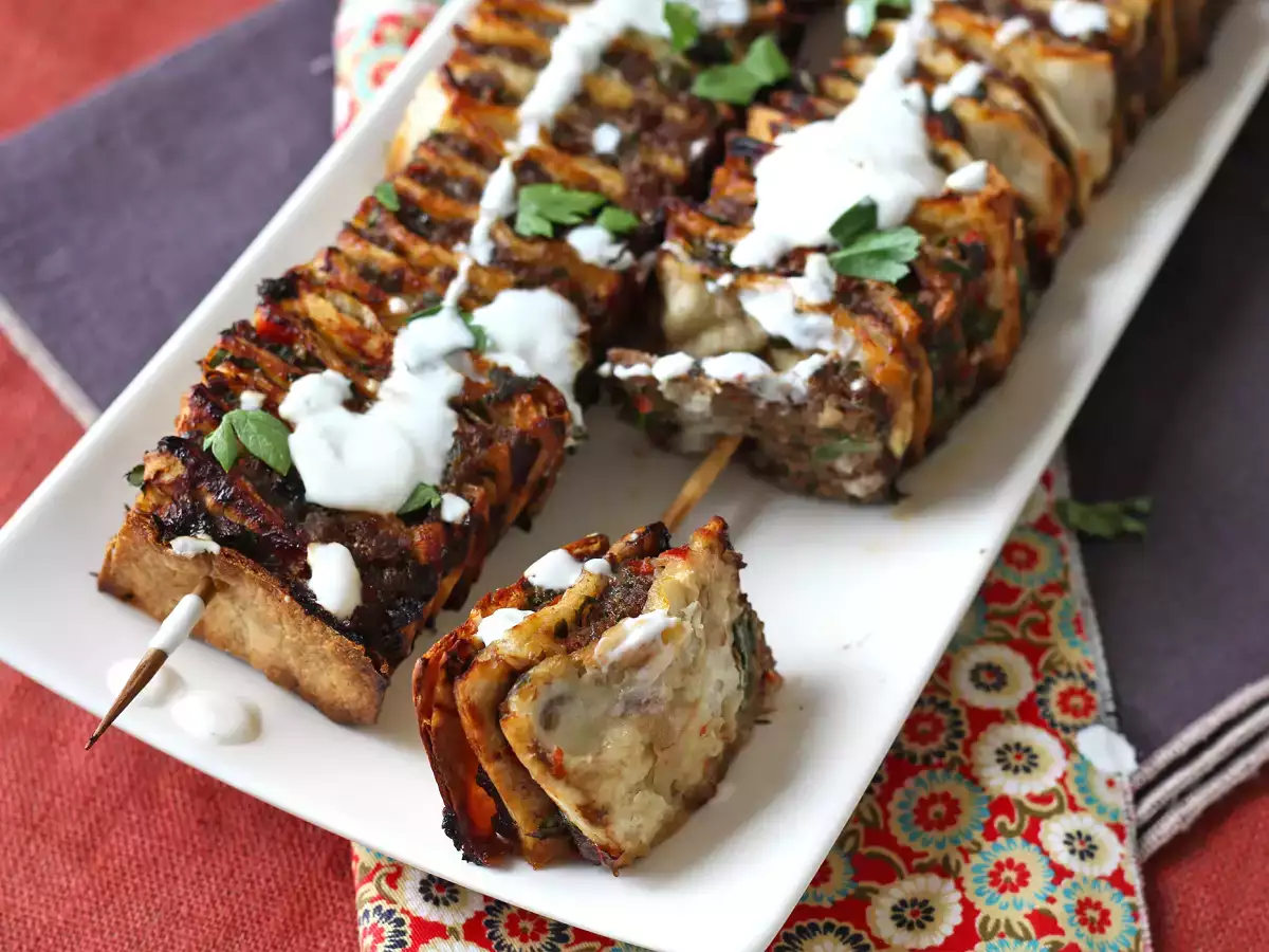 Espetinhos kebab de tortilha com carne moída: um mil-folhas salgado e cheio de sabor - foto 6