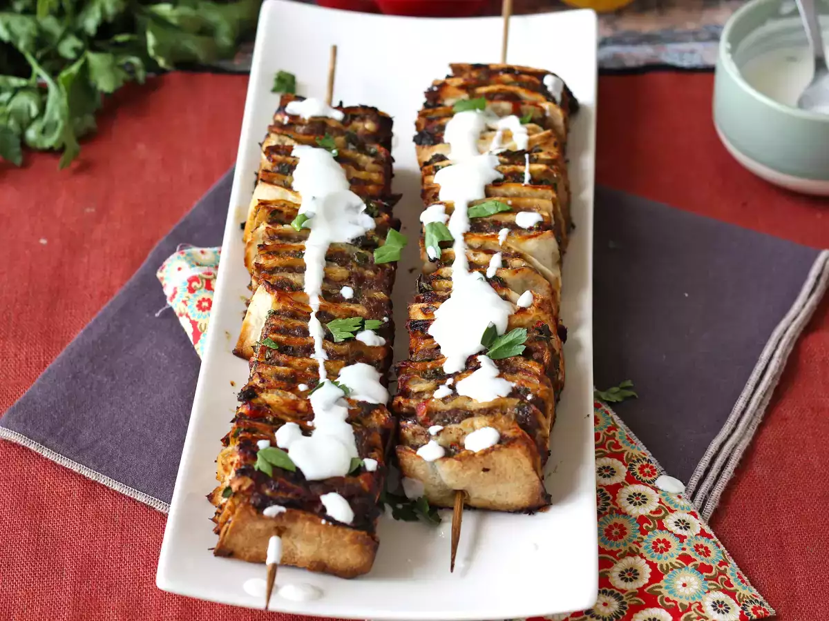 Espetinhos kebab de tortilha com carne moída: um mil-folhas salgado e cheio de sabor - foto 7