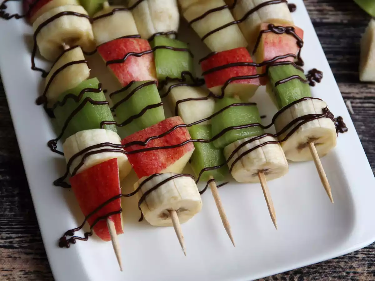 Espetos de salada de fruta com chocolate! - foto 2