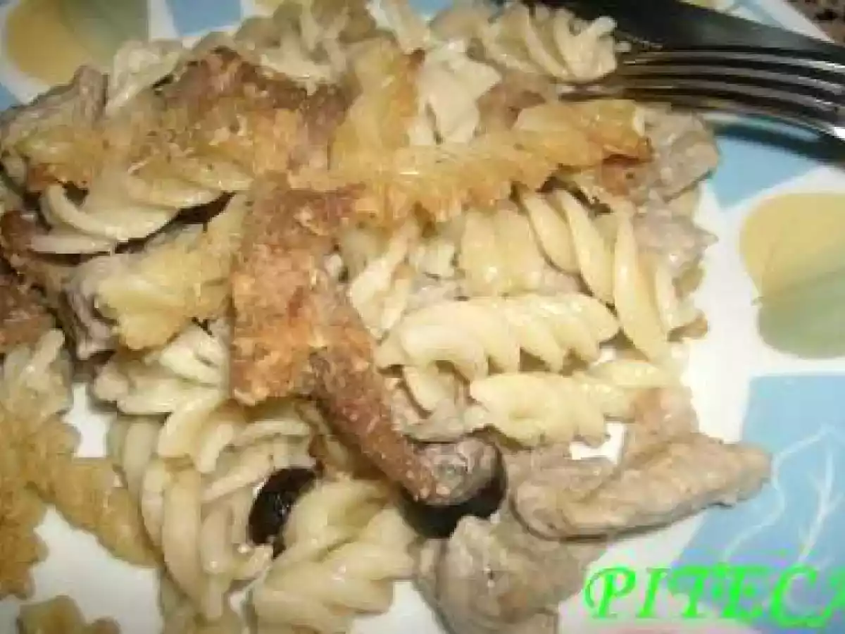 Espirais com carne e natas