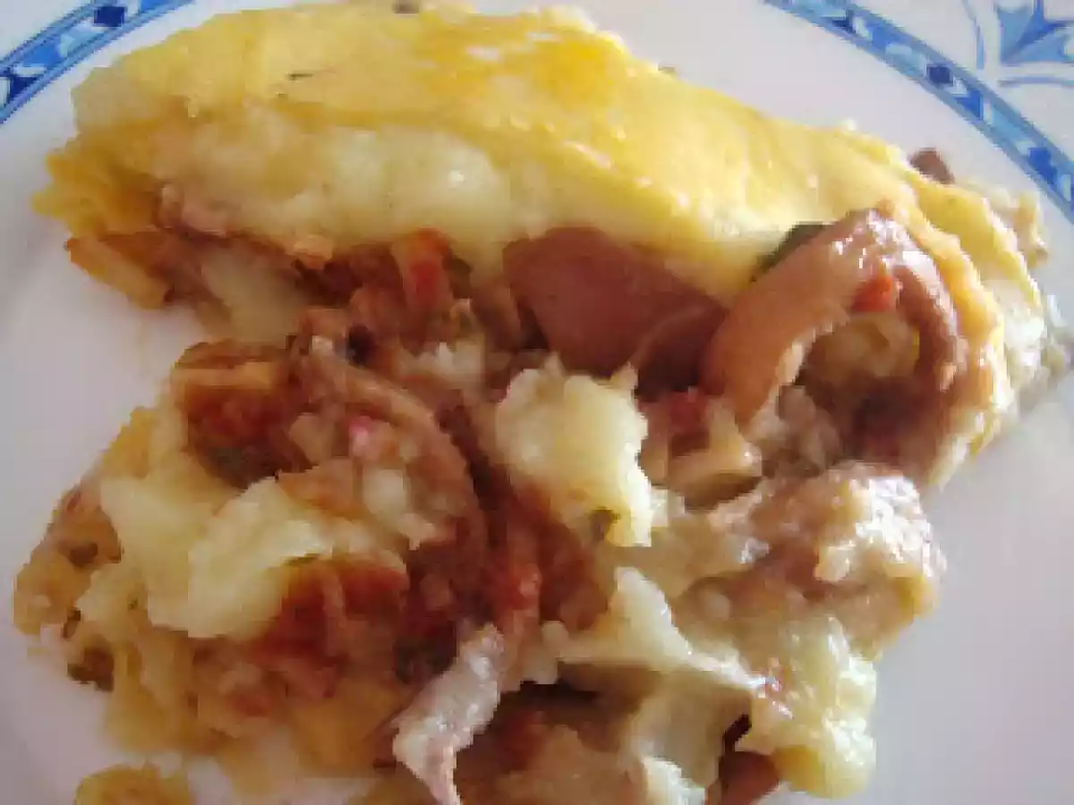 Estufado de potas e lulas em empadão de puré de batata