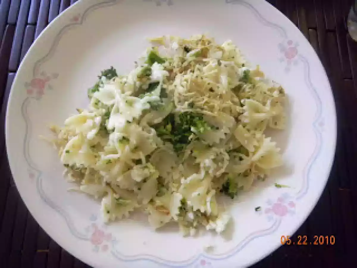 FARFALLE OU MACARRÃO GRAVATINHA COM FRANGO
