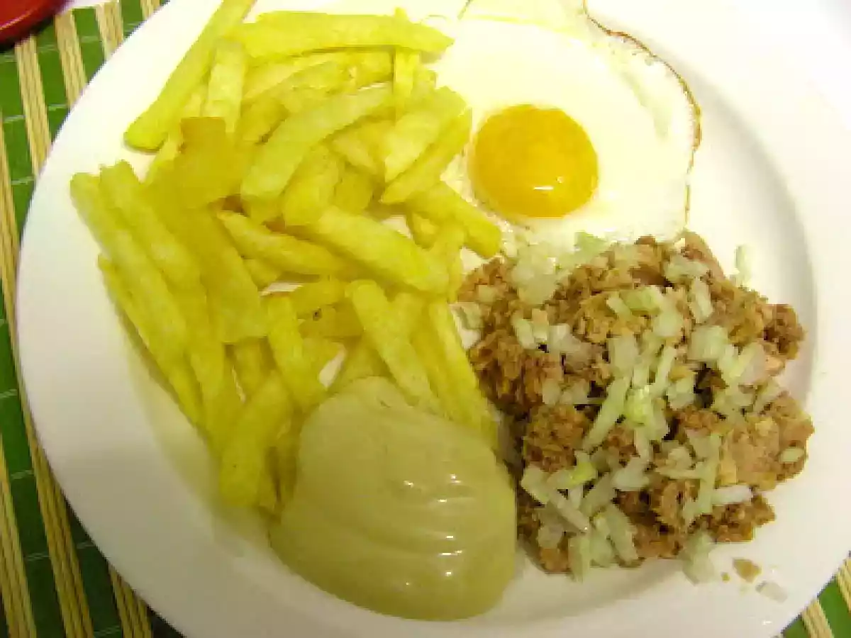 Fast food no fatias! - Batata frita, ovo estrelado e atum!