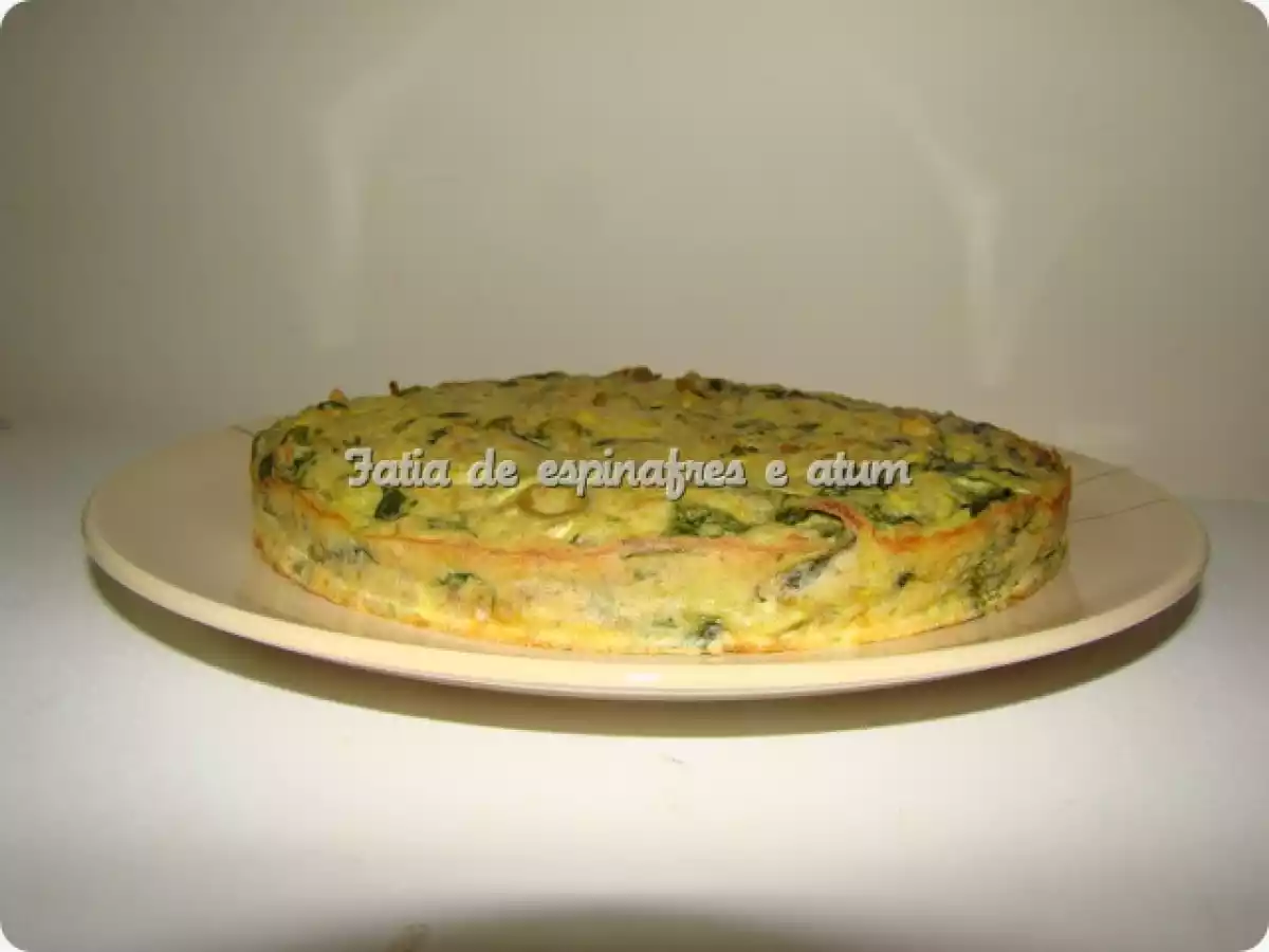 Fatia de espinafres e atum