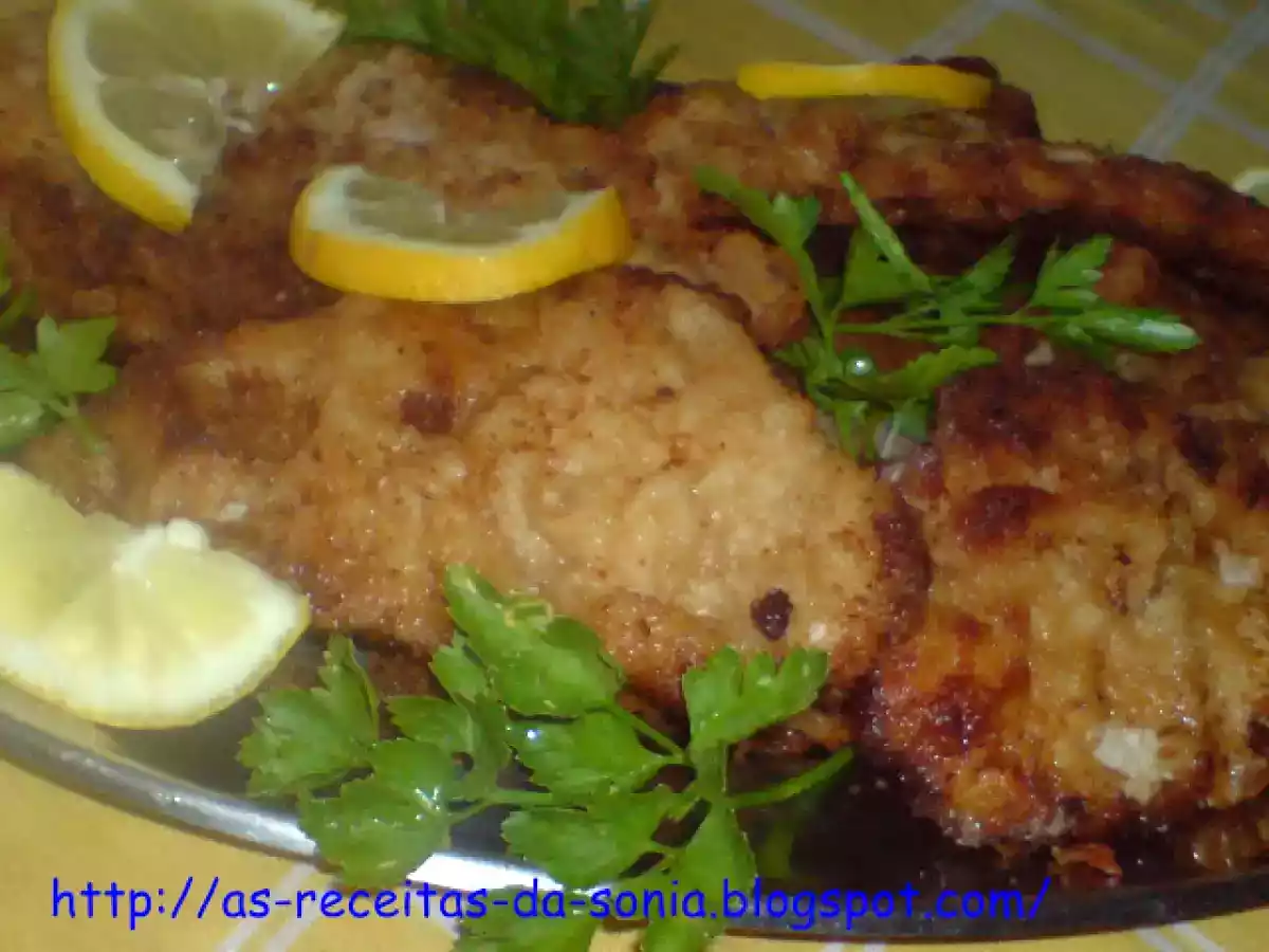 Febras Panadas com Arroz de Feijão
