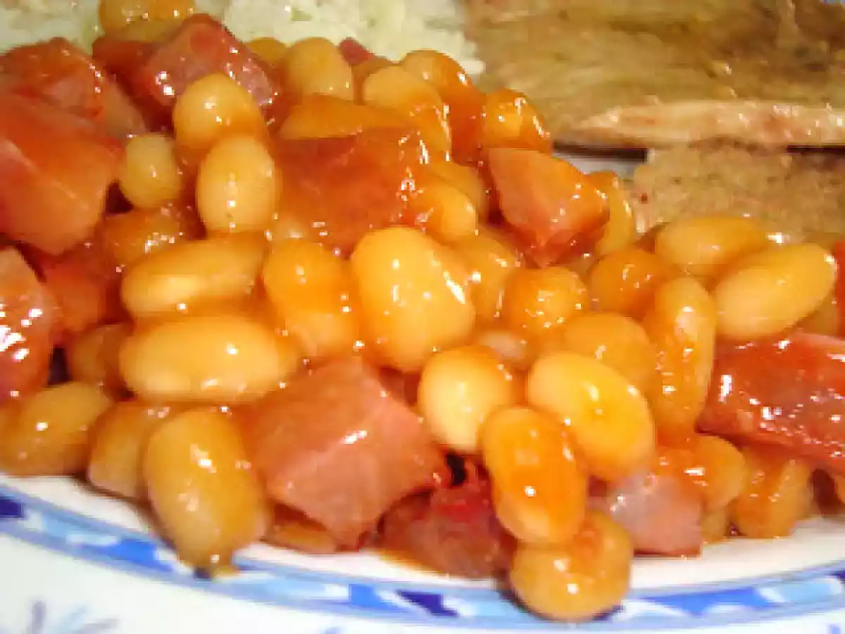 Feijão em molho de tomate com chouriço - foto 2