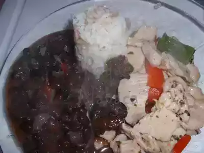Feijão preto com morcela e linguiça