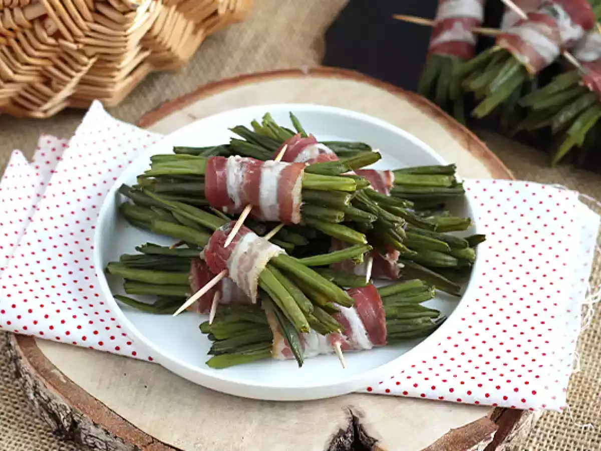 Feijão verde enrolado com bacon